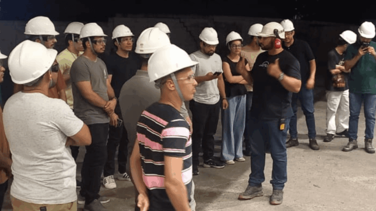 Alunos de Engenharia Mecânica participam de visita técnica na Beconal