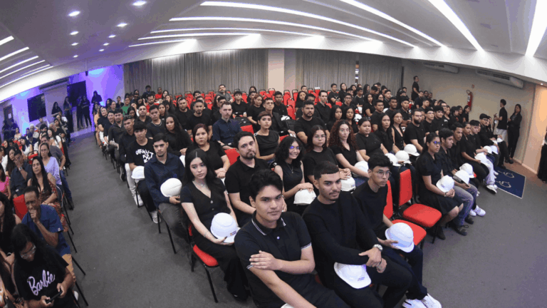 Fametro realiza 1ª Cerimônia do Capacete para alunos de Arquitetura e Engenharias