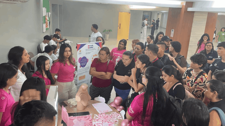 Alunos de Radiologia da Fametro promovem ação educativa sobre prevenção ao câncer de mama