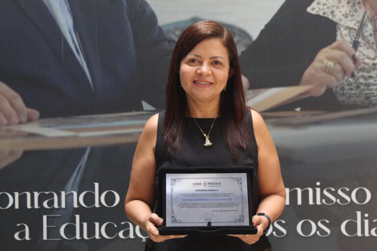 Fametro recebe homenagem da SEMED pelo destaque na formação de estagiários em alfabetização