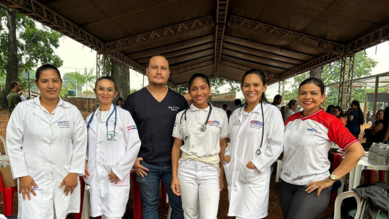 Alunos de Enfermagem da FAMETROTEC Parintins participam de Ação em Saúde na zona periférica da cidade