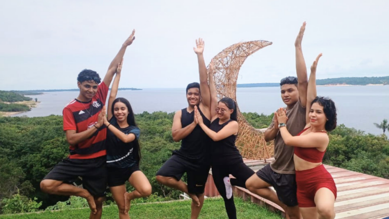 Aula prática ao ar livre marca formação de alunos de Educação Física em Manaus