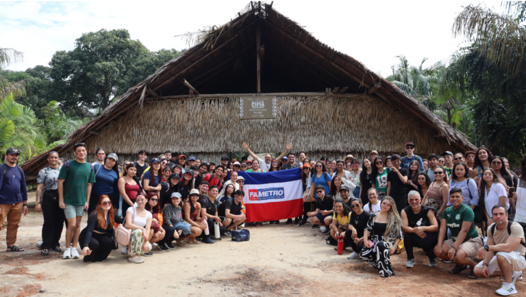 Acadêmicos de Psicologia da Fametro vivenciam realidade amazônica em visita técnica à Aldeia Cipiá
