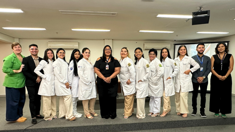 Cerimônia do Jaleco marca início da trajetória acadêmica de estudantes da saúde na FAMEC Compensa